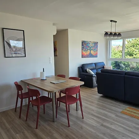 Cosy Près De Sceneo Et Auchan Au Dessus Du Fleuriste Bellafleur Longuenesse